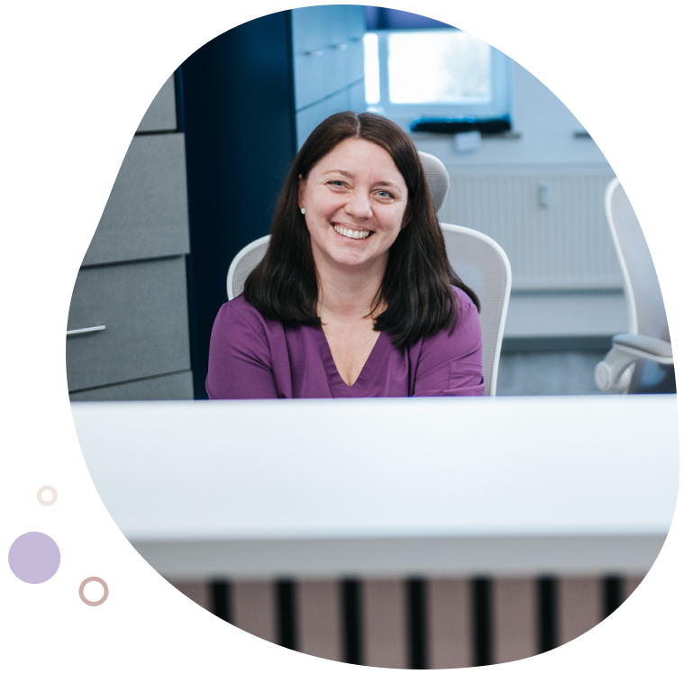 Mitarbeiterin am Empfang der Praxis